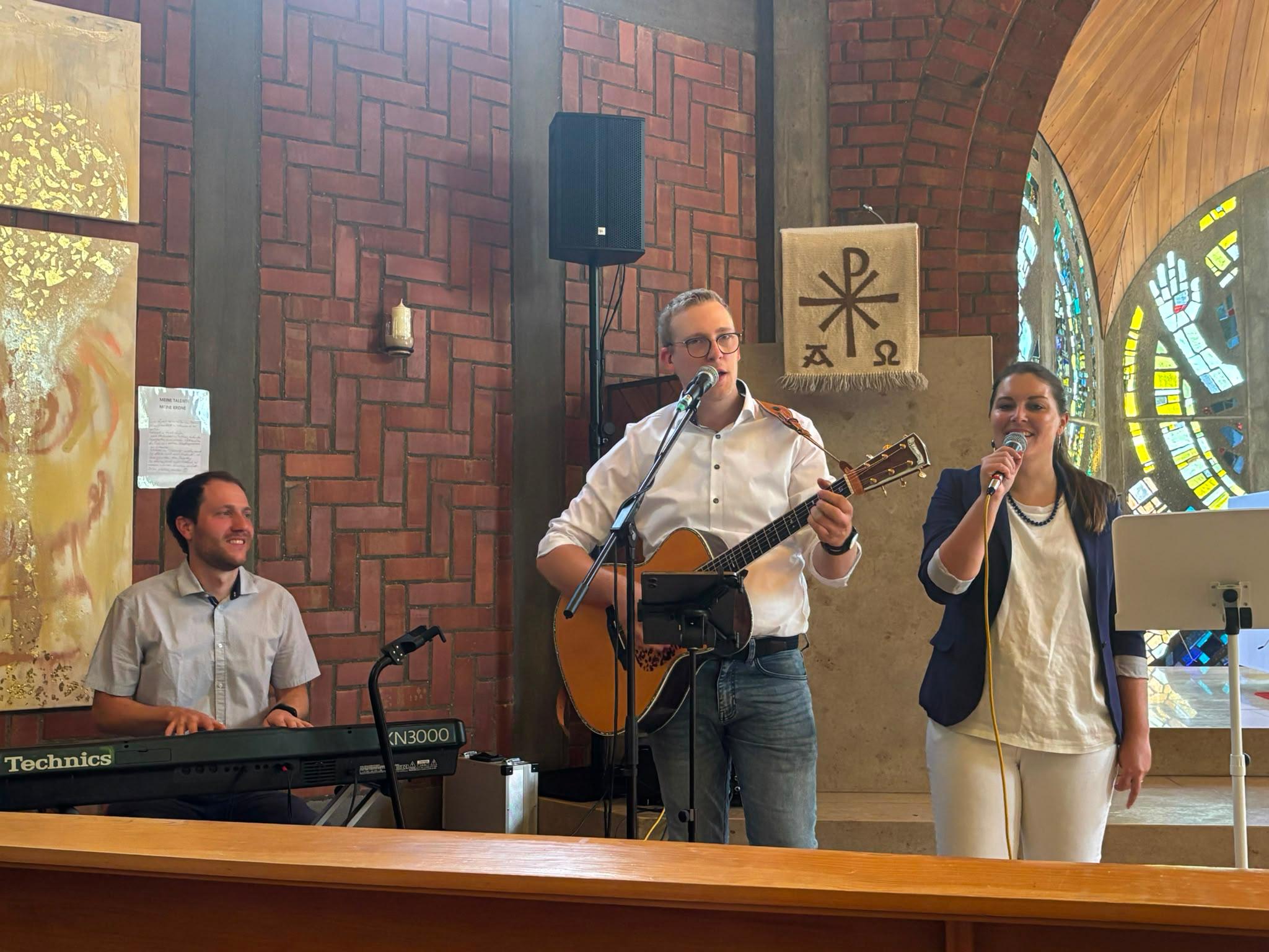 Golden CHORDS – Hannah mit Band live bei einer Hochzeit in der Kirche